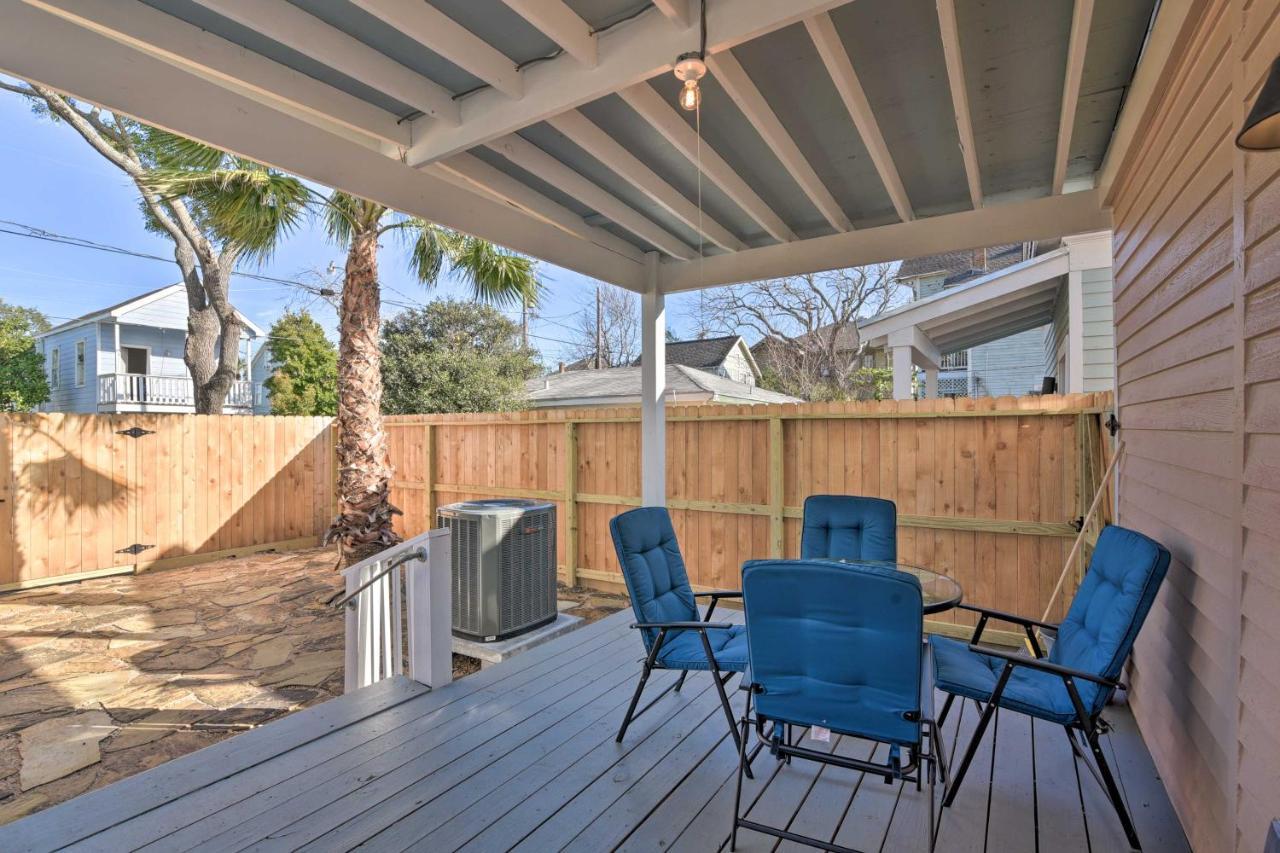 Bright Galveston Cottage Close To Beach And Strand Exterior photo