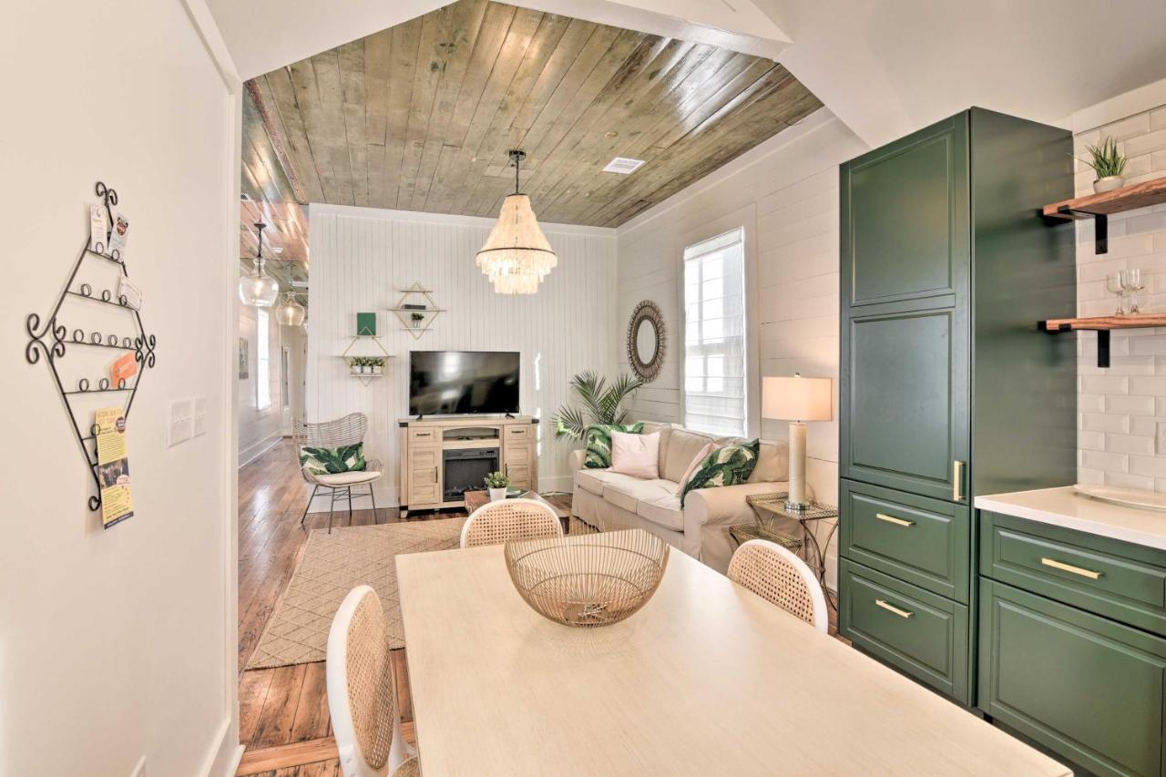 Bright Galveston Cottage Close To Beach And Strand Exterior photo