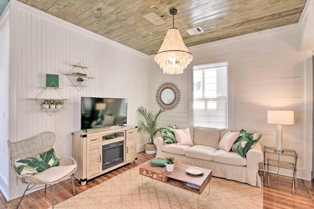 Bright Galveston Cottage Close To Beach And Strand Exterior photo