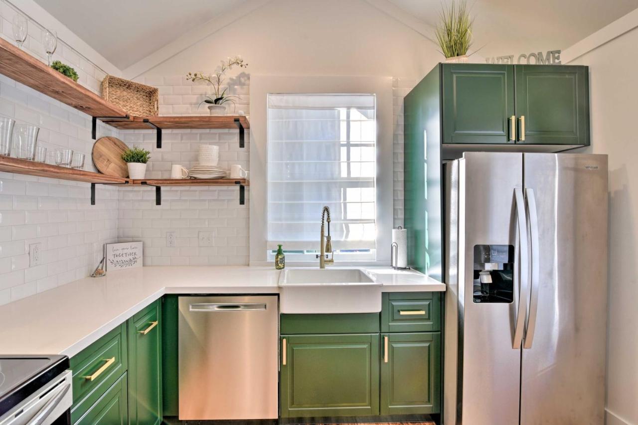 Bright Galveston Cottage Close To Beach And Strand Exterior photo